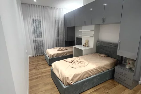 Shtepi me qera Apartament ne Tirane, 2+1, Mobilimi E mobiluar, Pagesa 115,000  Leke.