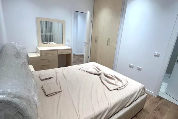 Shtepi me qera Apartament ne Tirane, 2+1, Mobilimi E mobiluar, Pagesa 115,000  Leke.