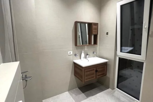 Shtepi me qera Apartament ne Tirane, 2+1, Mobilimi E mobiluar, Pagesa 115,000  Leke.