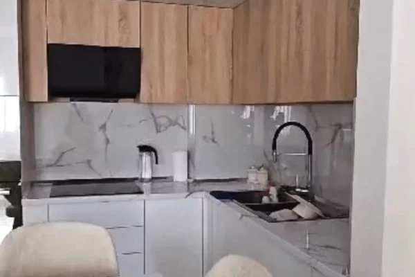 Shtepi me qera Apartament ne Tirane, 2+1, Mobilimi E mobiluar, Pagesa 650  Leke.