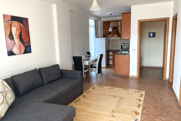 🏢Pak minuta larg Pazarit te Ri,jepet me qera apartament 1+1,i mobiluar. 55,000leke