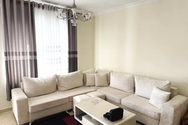 🏠Ne zonen e Saukut,jepet me qera kati i I-re i nje vile 2+1,imobiluar : 60,000Leke
