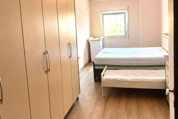 Shtepi me qera Apartament ne Tirane, 1+1, Mobilimi E mobiluar, Pagesa 50,000  Leke.