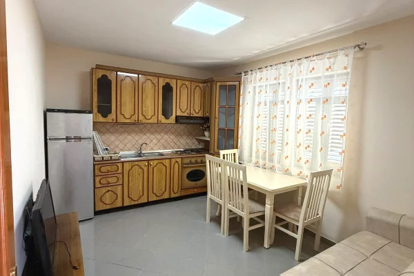 Shtepi me qera 2+1 ne Tirane - 40,000 Leke