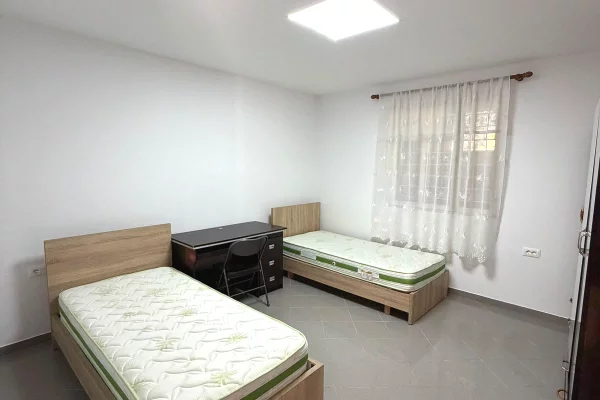 Shtepi me qera Shtepi Private ne Tirane, 2+1, Mobilimi E mobiluar, Pagesa 40,000  Leke.