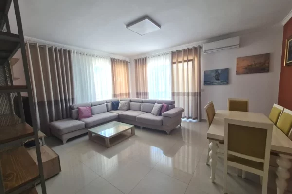 Shtepi me qera Apartament ne Tirane, 2+1, Mobilimi E mobiluar, Pagesa 80,000  Leke.