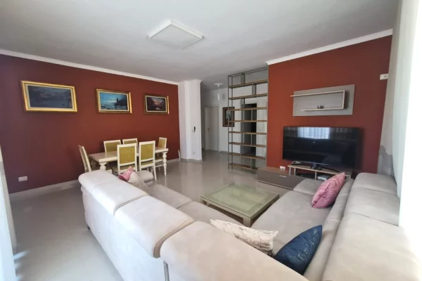 🏢Tek Kopshti Botanik,jepet me qera apartament,2+1+2,i mobiluar 80,000Leke   