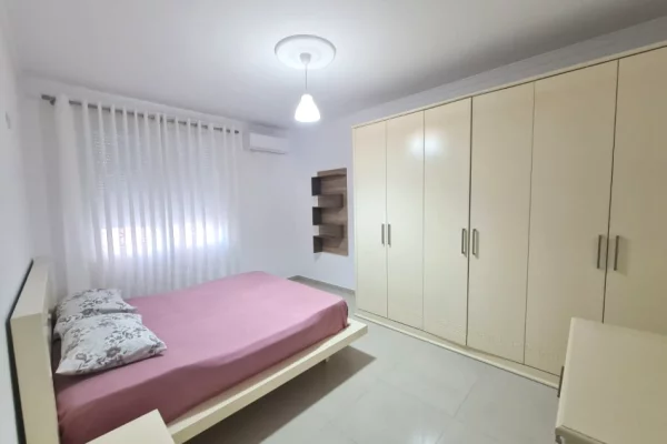Shtepi me qera Apartament ne Tirane, 2+1, Mobilimi E mobiluar, Pagesa 80,000  Leke.