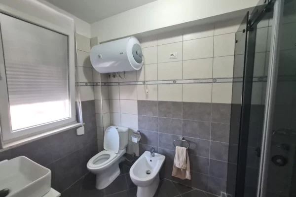 Shtepi me qera Apartament ne Tirane, 2+1, Mobilimi E mobiluar, Pagesa 80,000  Leke.