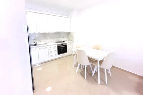 Shtepi me qera Apartament ne Tirane, 1+1, Mobilimi E mobiluar, Pagesa 60,000  Leke.