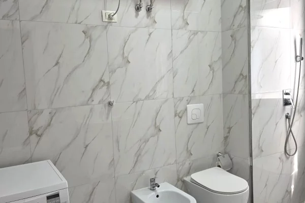 Shtepi me qera Apartament ne Tirane, 1+1, Mobilimi E mobiluar, Pagesa 60,000  Leke.