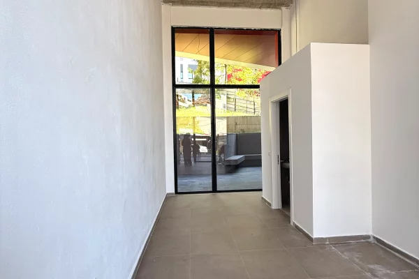 Rruga e Dibres, Kompleksi Arlis jepet me qera ambient biznesi ,Bosh  70,000leke
