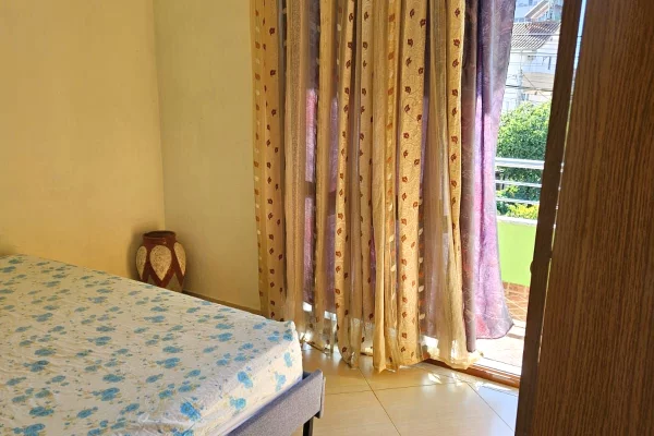 Shtepi me qera Vila Luksoze ne Tirane, 2+1, Mobilimi E mobiluar, Pagesa 500  Euro.