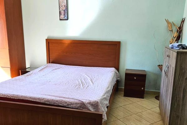 Shtepi me qera Vila Luksoze ne Tirane, 2+1, Mobilimi E mobiluar, Pagesa 500  Euro.