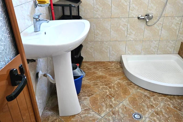 Shtepi me qera Vila Luksoze ne Tirane, 2+1, Mobilimi E mobiluar, Pagesa 500  Euro.