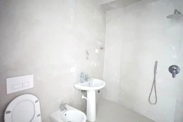 Shtepi ne shitje Apartament ne Tirane, 2+1, Mobilimi Bosh, pa mobiluar, Pagesa 200,000  Euro.