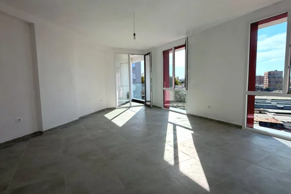 Farmacia 10, Rruga Omer Nishani,Jepet me qira apartament 2+1+2,bosh 70,000 Lekë NETO/