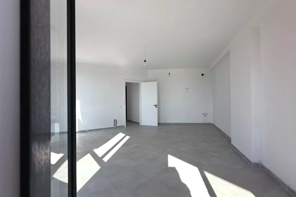 Farmacia 10, Rruga Omer Nishani,Jepet me qira apartament 2+1+2,bosh 70,000 Leke NETO/