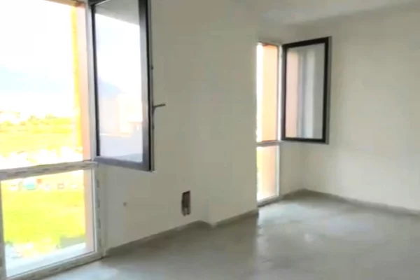 Shtepi me qera Apartament ne Tirane, 2+1, Mobilimi Bosh, pa mobiluar, Pagesa 65,000  Leke.