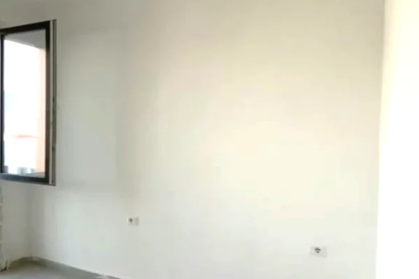 Shtepi me qera Apartament ne Tirane, 2+1, Mobilimi Bosh, pa mobiluar, Pagesa 65,000  Leke.