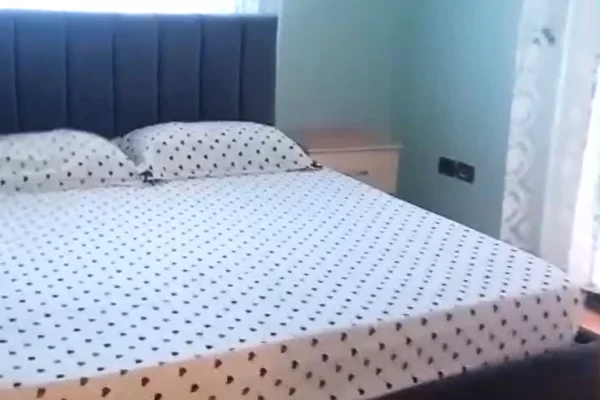 Shtepi me qera Apartament ne Tirane, 2+1, Mobilimi E mobiluar, Pagesa 50,000  Leke.