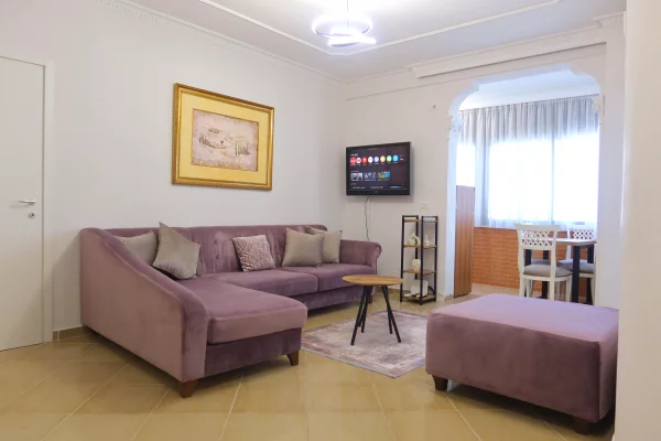 Shtepi me qera Apartament ne Tirane, 2+1, Mobilimi E mobiluar, Pagesa 80,000  Leke.