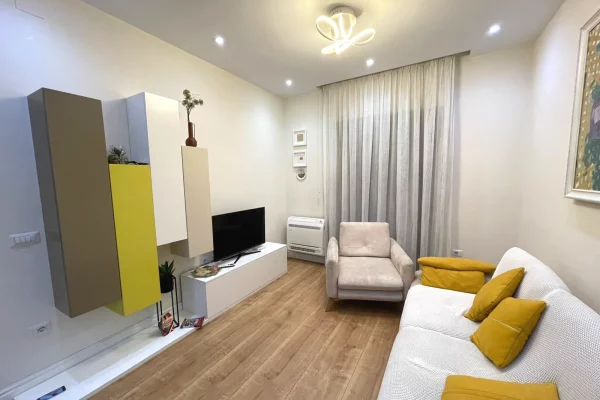 Shtepi me qera Apartament ne Tirane, 2+1, Mobilimi E mobiluar, Pagesa 80,000  Leke.