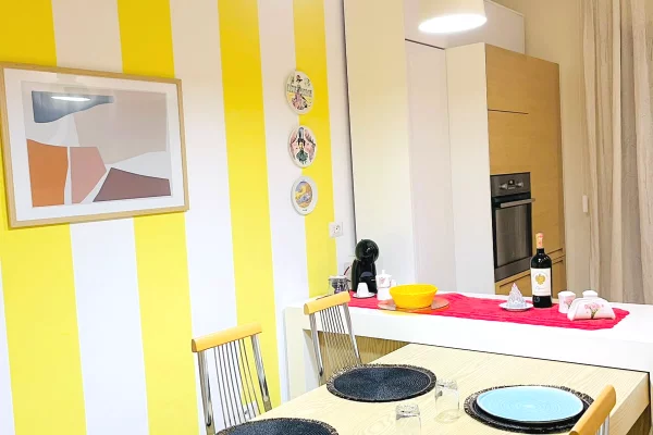 Shtepi me qera Apartament ne Tirane, 2+1, Mobilimi E mobiluar, Pagesa 80,000  Leke.