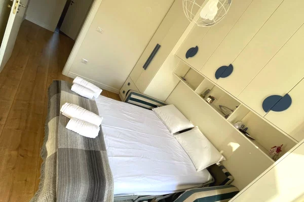 Shtepi me qera Apartament ne Tirane, 2+1, Mobilimi E mobiluar, Pagesa 80,000  Leke.