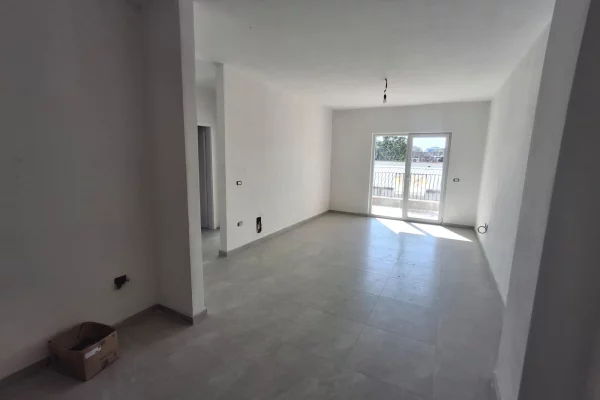 Shtepi me qera Apartament ne Tirane, 2+1, Mobilimi Bosh, pa mobiluar, Pagesa 65,000  Leke.