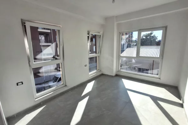 Shtepi me qera Apartament ne Tirane, 2+1, Mobilimi Bosh, pa mobiluar, Pagesa 65,000  Leke.