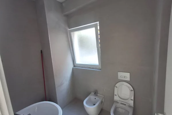 Shtepi me qera Apartament ne Tirane, 2+1, Mobilimi Bosh, pa mobiluar, Pagesa 65,000  Leke.