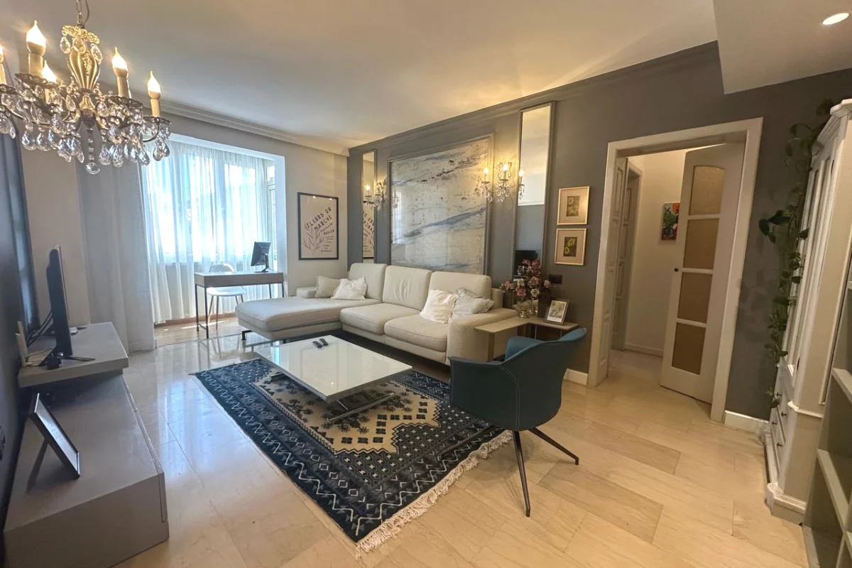 Shtepi me qera Apartament ne Tirane, 3+1, Mobilimi E mobiluar, Pagesa 900  Euro.