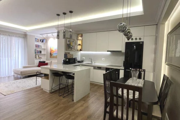 Shtepi me qera Apartament ne Tirane, 2+1, Mobilimi E mobiluar, Pagesa 80,000  Leke.