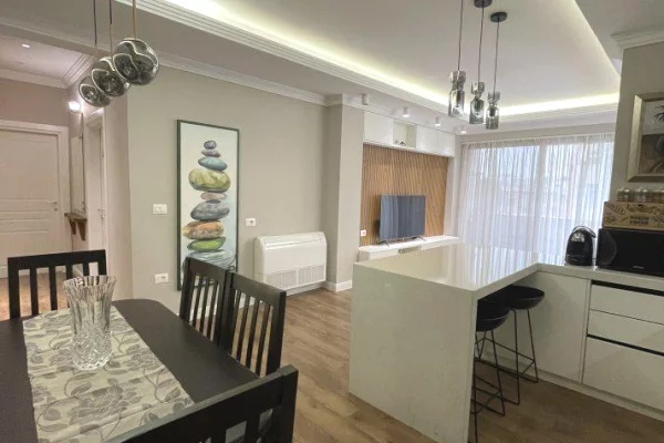 Shtepi me qera Apartament ne Tirane, 2+1, Mobilimi E mobiluar, Pagesa 80,000  Leke.