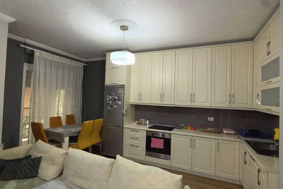 Shtepi me qera Apartament ne Tirane, 2+1, Mobilimi E mobiluar, Pagesa 95,000  Leke.