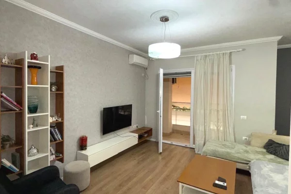 Shtepi me qera Apartament ne Tirane, 2+1, Mobilimi E mobiluar, Pagesa 95,000  Leke.