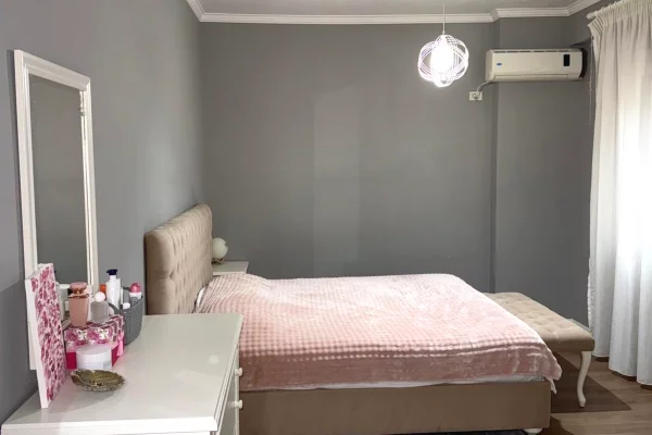 Shtepi me qera Apartament ne Tirane, 2+1, Mobilimi E mobiluar, Pagesa 95,000  Leke.