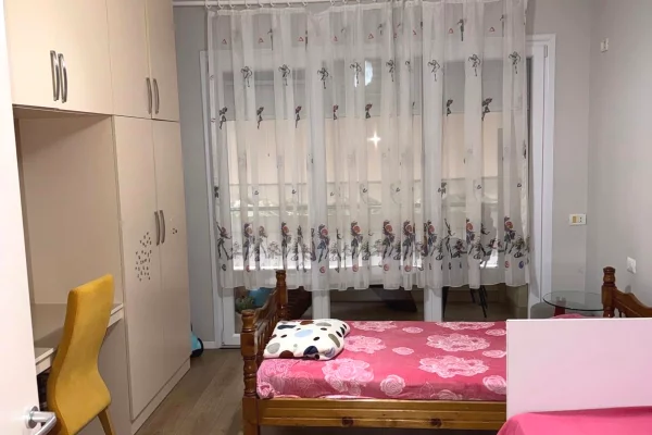 Shtepi me qera Apartament ne Tirane, 2+1, Mobilimi E mobiluar, Pagesa 95,000  Leke.