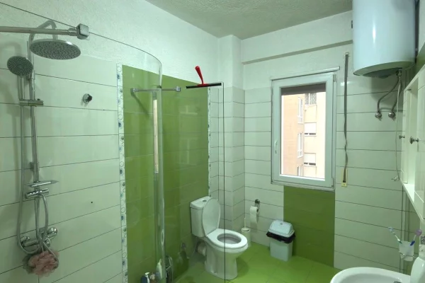 Shtepi me qera Apartament ne Tirane, 2+1, Mobilimi E mobiluar, Pagesa 95,000  Leke.