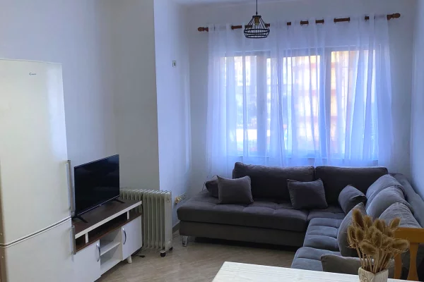 Shtepi me qera 1+1 ne Tirane - 47,000 Leke