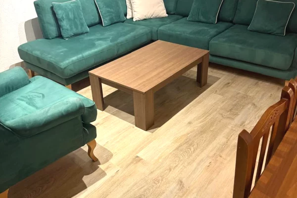Ne zonen e Varrit Bamit jepet me qera apartament 1+1,i mobiluar 55,000Leke