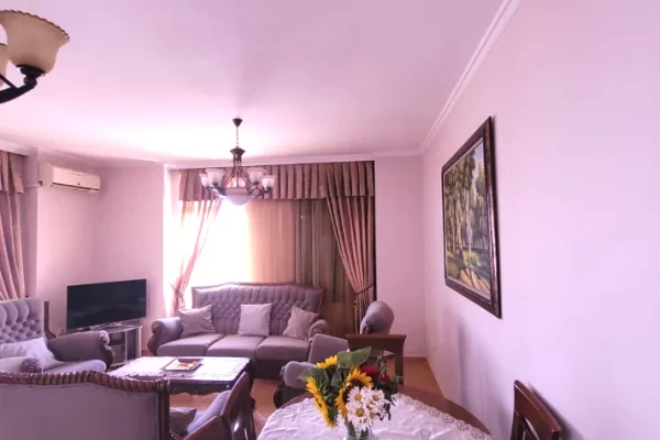 Shtepi me qera Apartament ne Tirane, 2+1, Mobilimi E mobiluar, Pagesa 700  Euro.