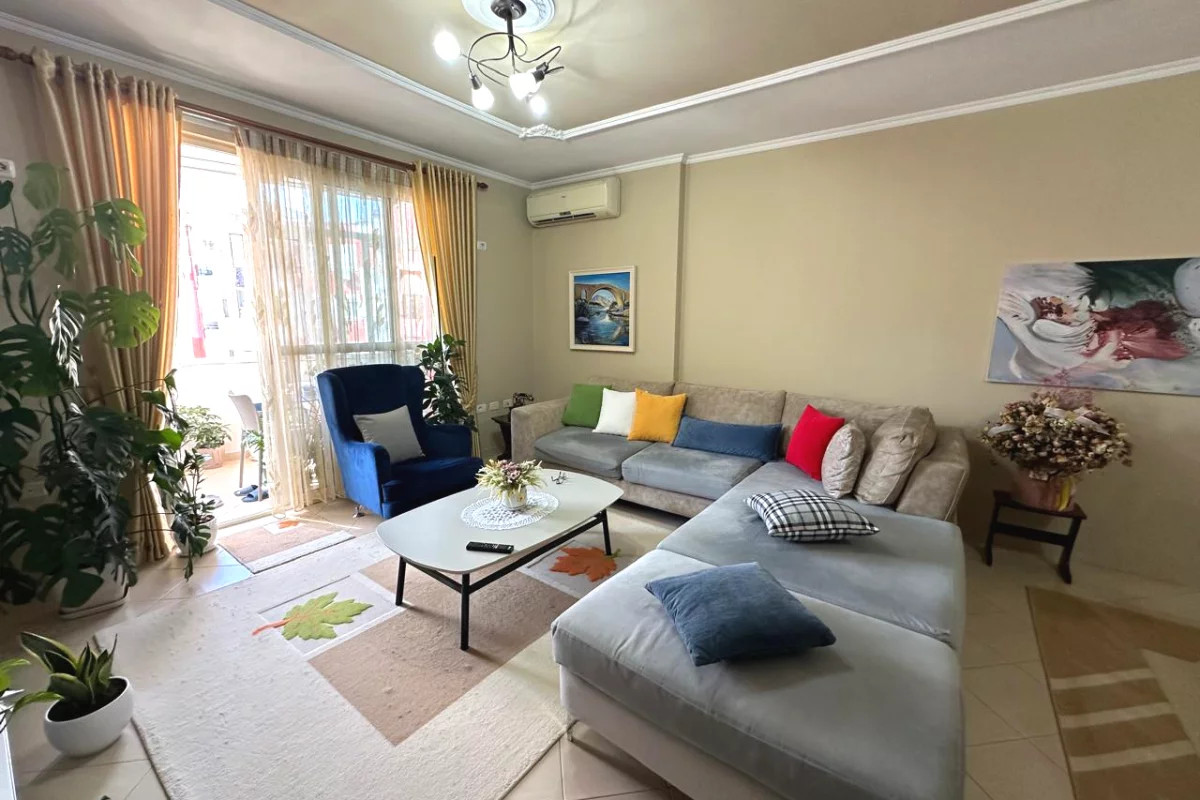 Shtepi ne shitje Apartament ne Tirane, 2+1, Mobilimi E mobiluar, Pagesa 230,000  Euro.