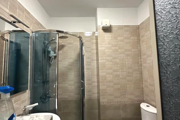 Shtepi ne shitje Apartament ne Tirane, 2+1, Mobilimi E mobiluar, Pagesa 230,000  Euro.
