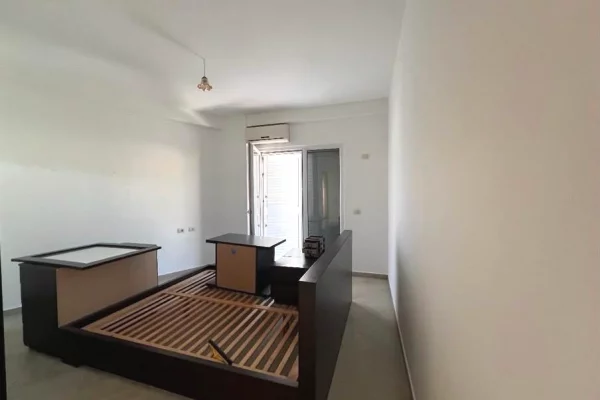 Shtepi me qera Apartament ne Tirane, 2+1, Mobilimi Pjeserisht e mobiluar, Pagesa 45,000  Leke.