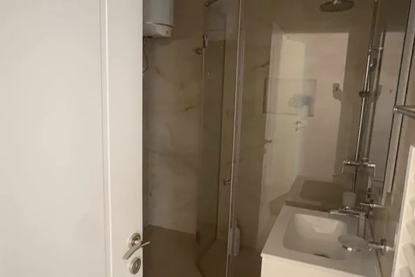 Shtepi me qera Apartament ne Tirane, 2+1, Mobilimi E mobiluar, Pagesa 80,000  Leke.