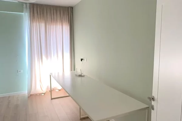 Shtepi me qera Apartament ne Tirane, 2+1, Mobilimi E mobiluar, Pagesa 80,000  Leke.