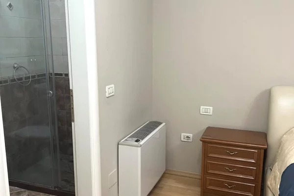 Shtepi me qera Apartament ne Tirane, 2+1, Mobilimi E mobiluar, Pagesa 1,200  Euro.