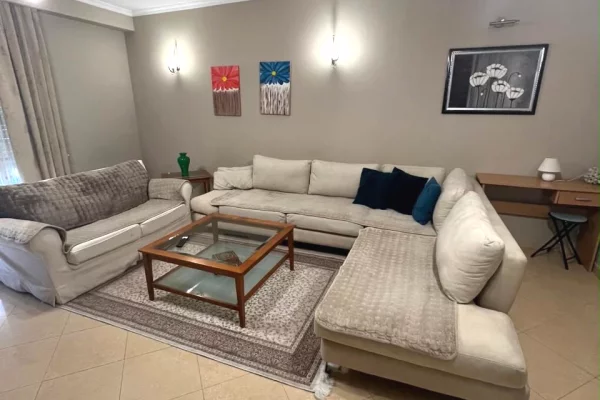 Shtepi me qera 2+1 ne Tirane - 1,200 Euro